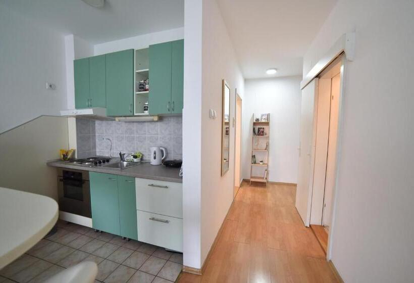 Apartment Vera With Free Garage