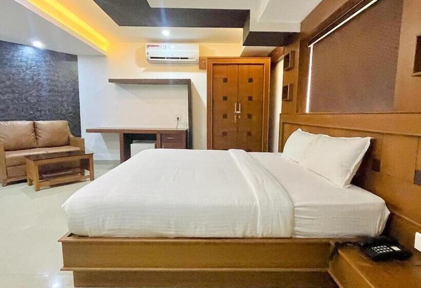 ホテル Auhtel Kannur