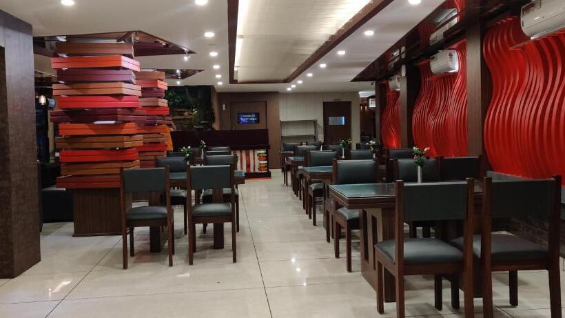 ホテル Auhtel Kannur