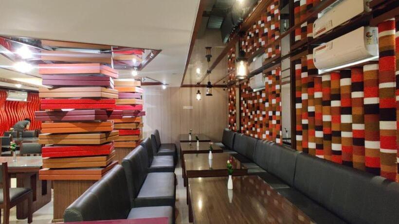 ホテル Auhtel Kannur