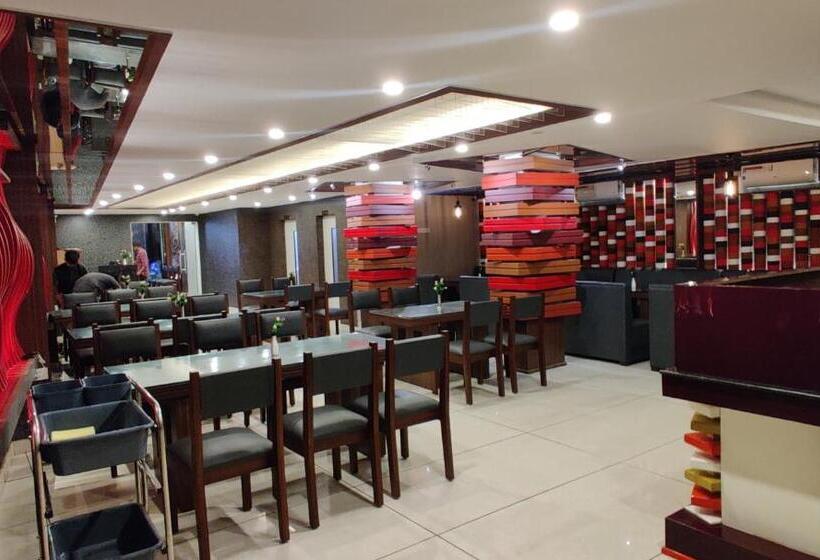 ホテル Auhtel Kannur