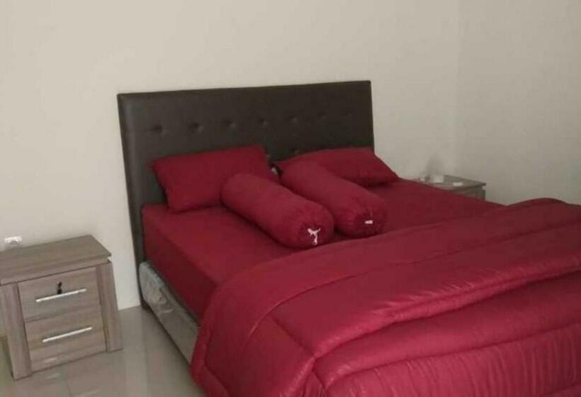 בית מלון כפרי Bang Alief Property Near Taman Tajamara Sumenep Mitra Reddoorz