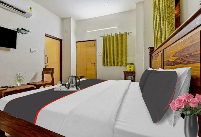 فندق Collection O Garh Kesharia Residency