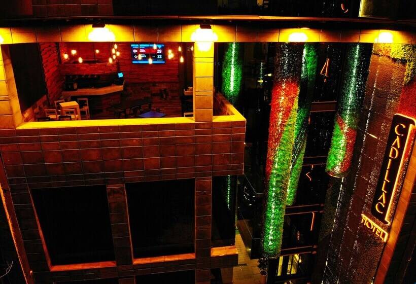 هتل کپسول Cadillac Cocoon Beds