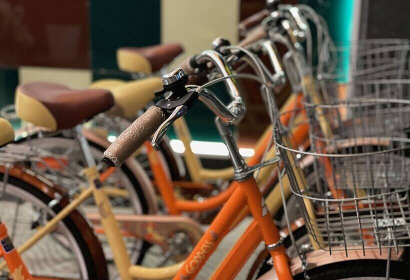 هتل کپسول Cadillac Cocoon Beds