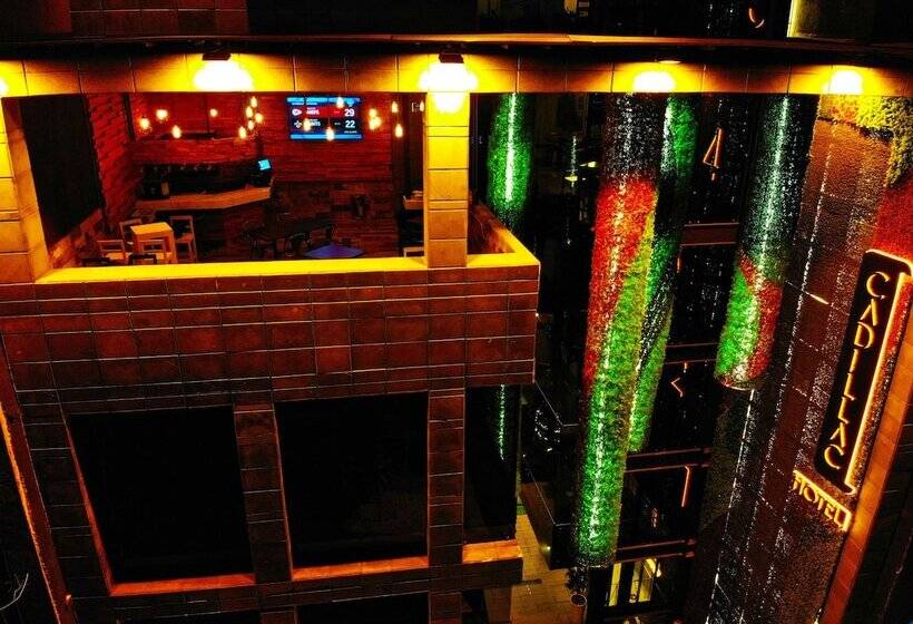 هتل کپسول Cadillac Cocoon Beds