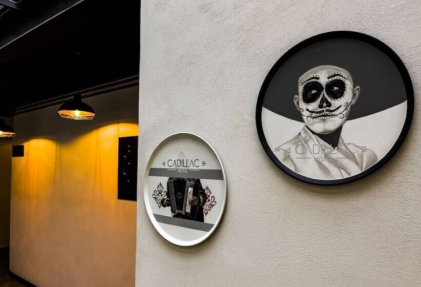 هتل کپسول Cadillac Cocoon Beds