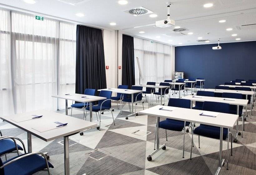 호텔 Holiday Inn Express Dusseldorf Airport