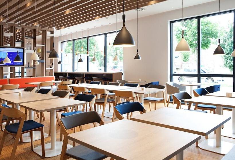 호텔 Holiday Inn Express Dusseldorf Airport