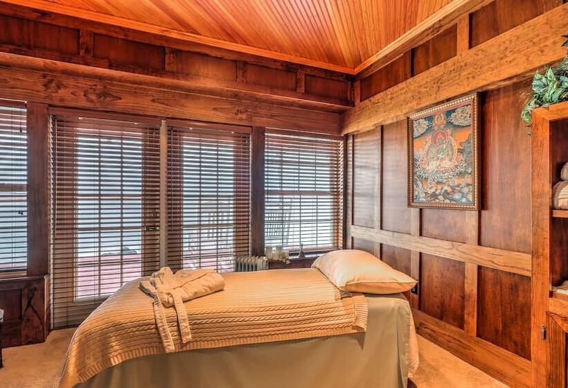 هتل Lighthouse Club