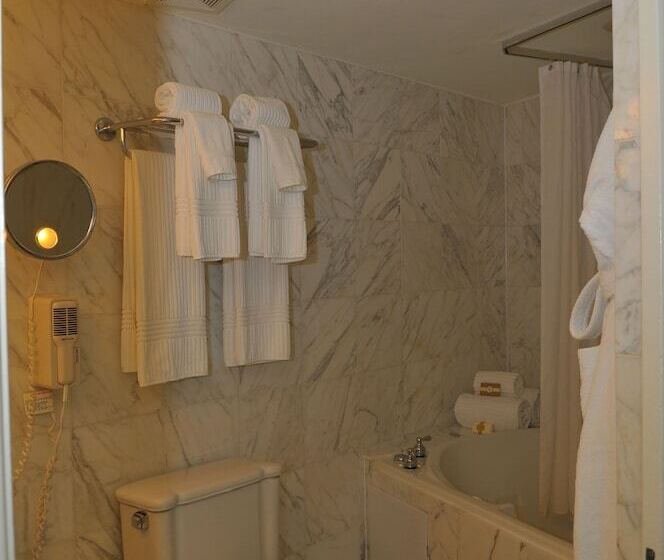 هتل Lighthouse Club