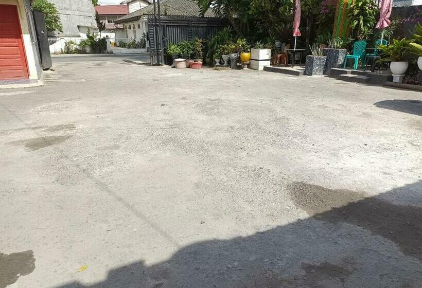 ホテル New Dieng By Helocus