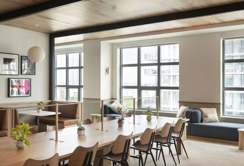 فندق Roost Tampa