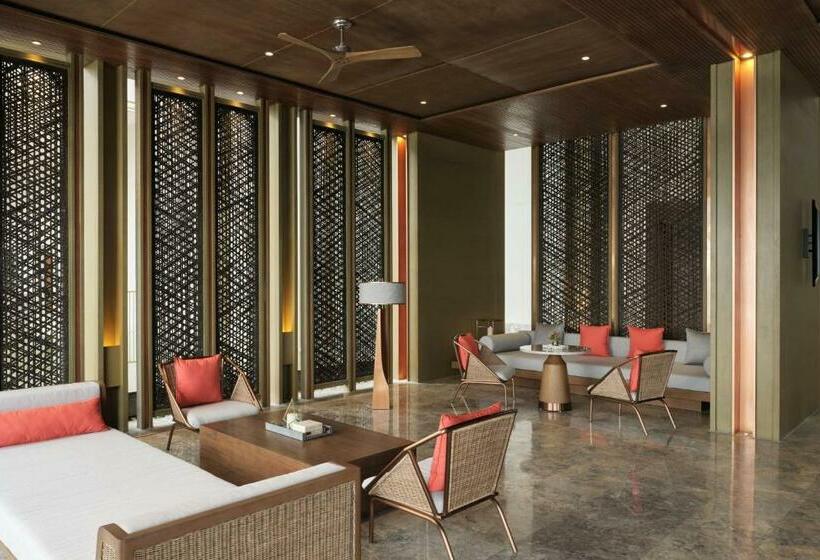 Отель Sheraton Cebu Mactan Resort