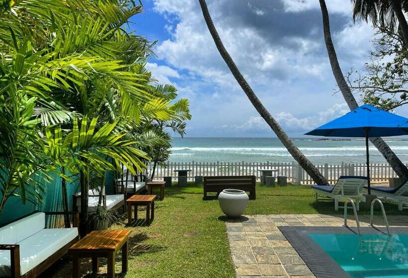 Smeralda Beach Hotel Dikwella