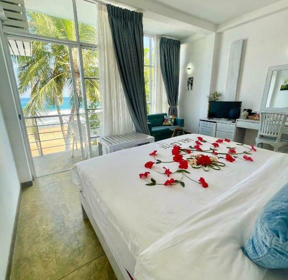 Smeralda Beach Hotel Dikwella