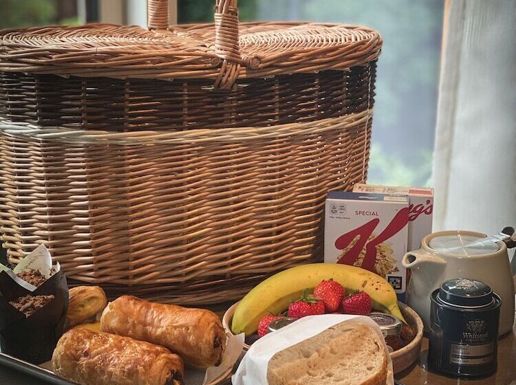 هتل Stables Ashbourne