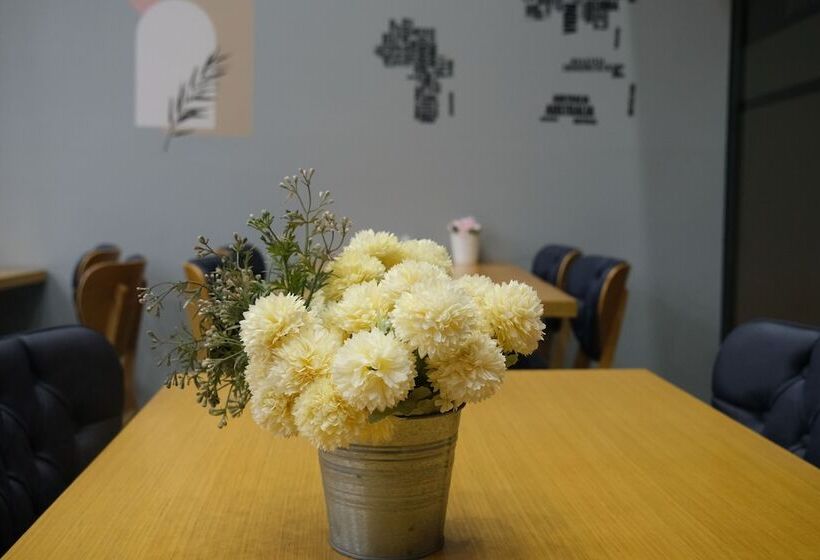 בית מלון כפרי The Pearl Airport