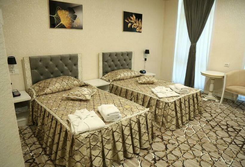 בית מלון כפרי Turon City Plaza