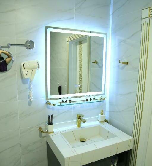 בית מלון כפרי Turon City Plaza