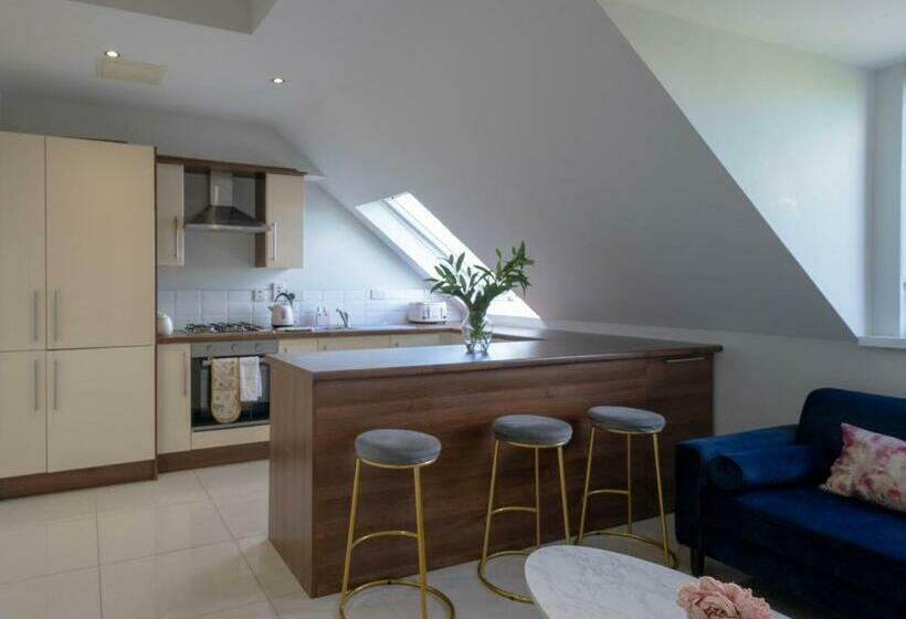 Three Bed Apartment Sleeps 5 In Botanic