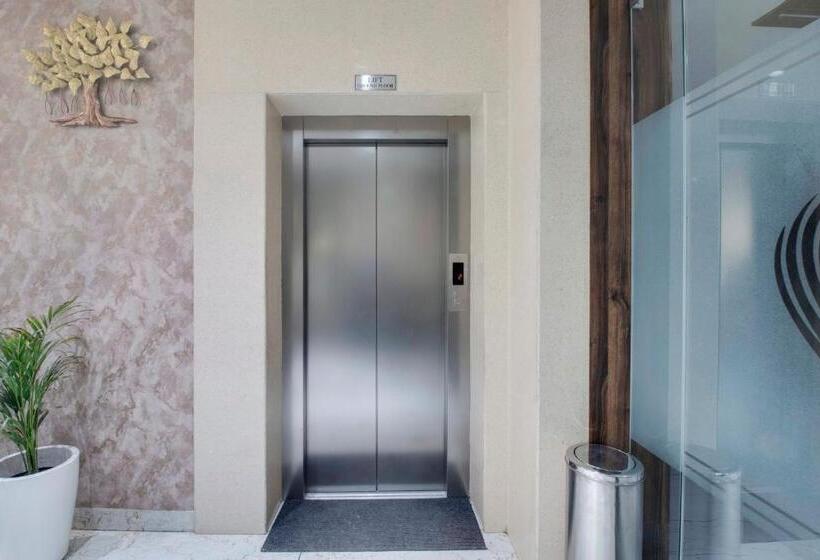 ホテル Super Collection O Bareilly Near Satellite Bus Stand Formerly Amber Heights