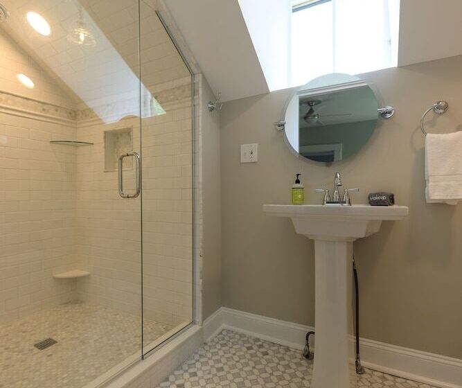 Общежитие Rose Hill Inn