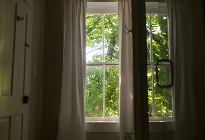 Общежитие Rose Hill Inn