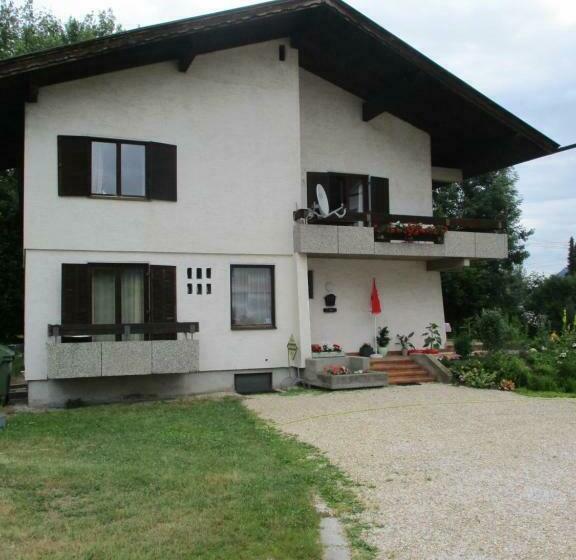 مبيت وإفطار Gästehaus Leo