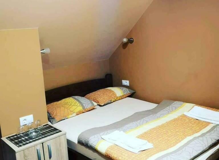 تختخواب و صبحانه Letnjikovac Rooms