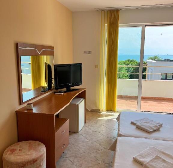 ホテル хотел кристал