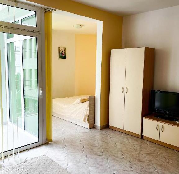 ホテル хотел кристал