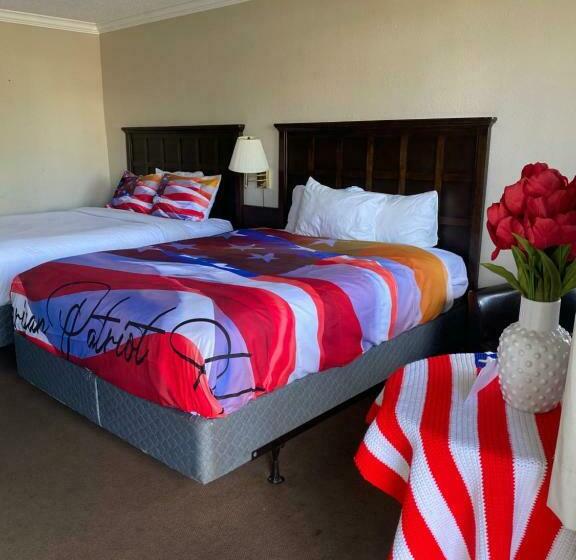 בית מלון כפרי American Patriot Family Inn Aka Oak Grove Inn