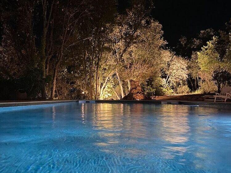 Отель Chateau De Taradel