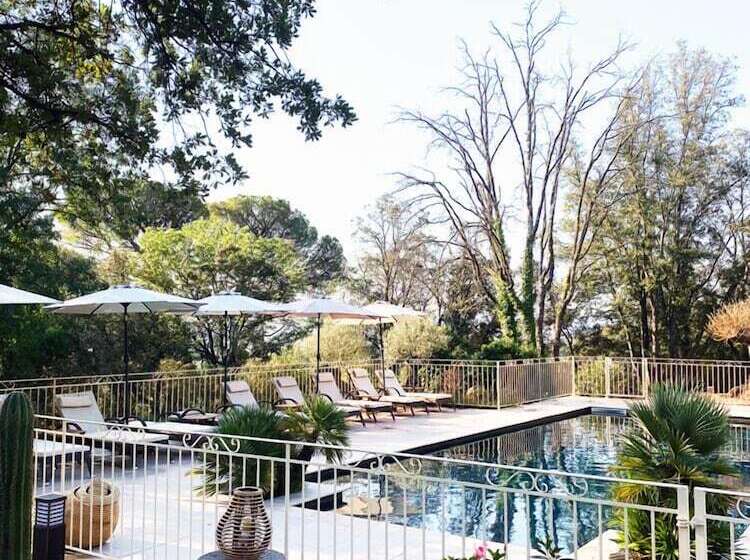 Отель Chateau De Taradel