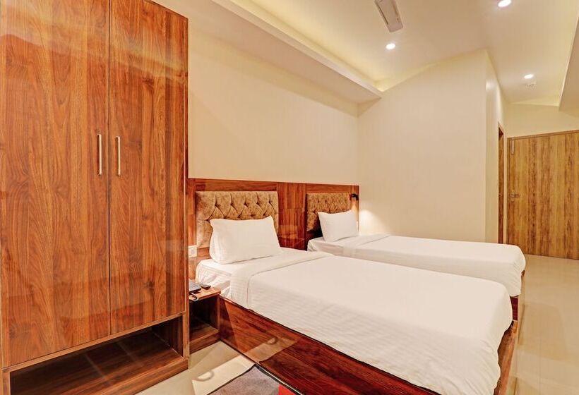 Отель Heera Grand