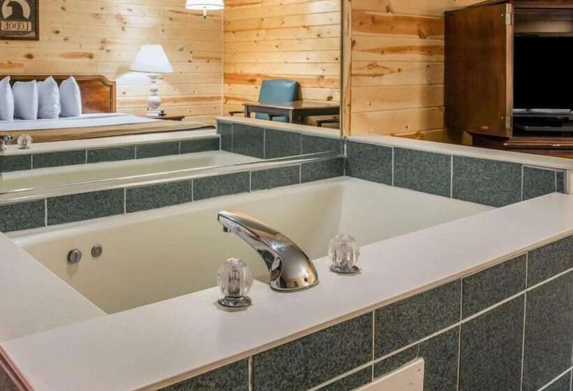 호텔 Mackinac Lodge