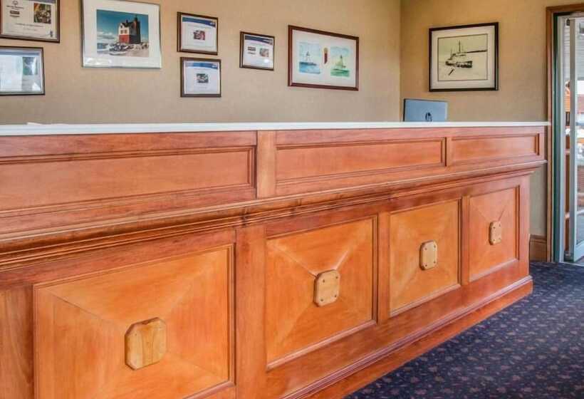 호텔 Mackinac Lodge