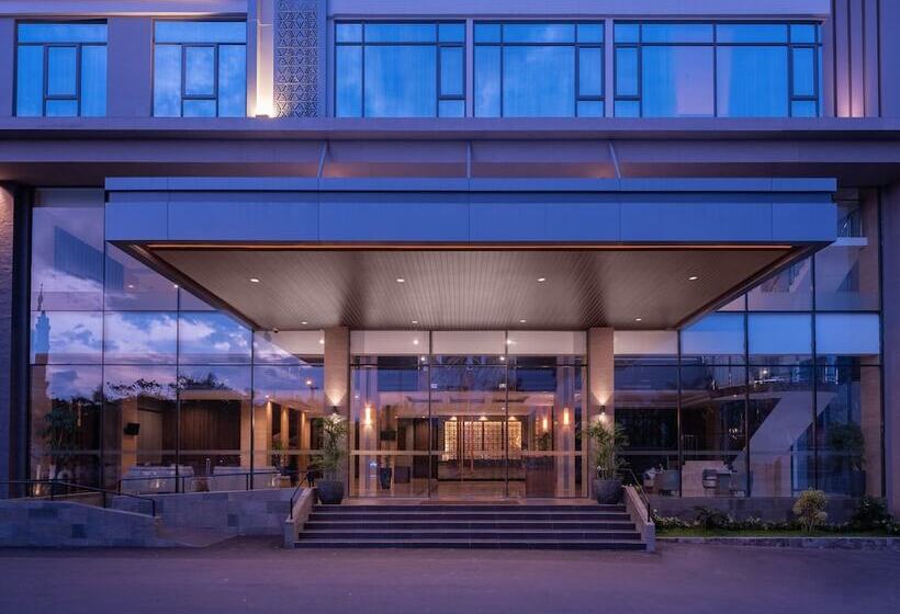 בית מלון כפרי Santika Batam