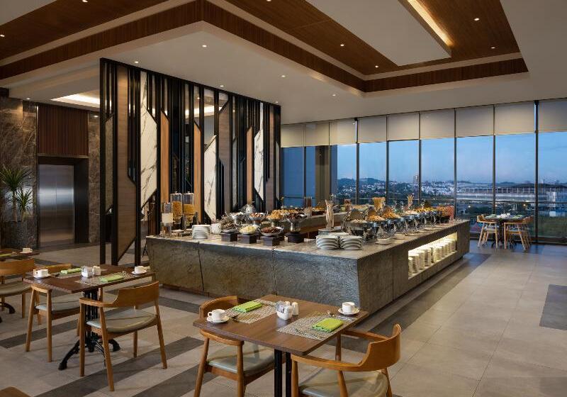 בית מלון כפרי Santika Batam