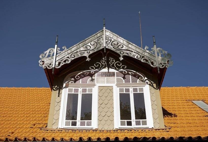 בית מלון כפרי The Grove Houses