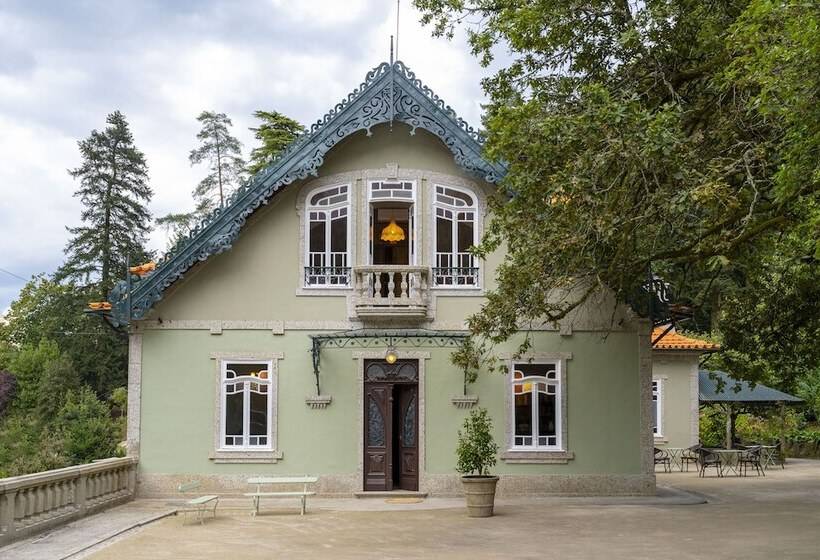 בית מלון כפרי The Grove Houses