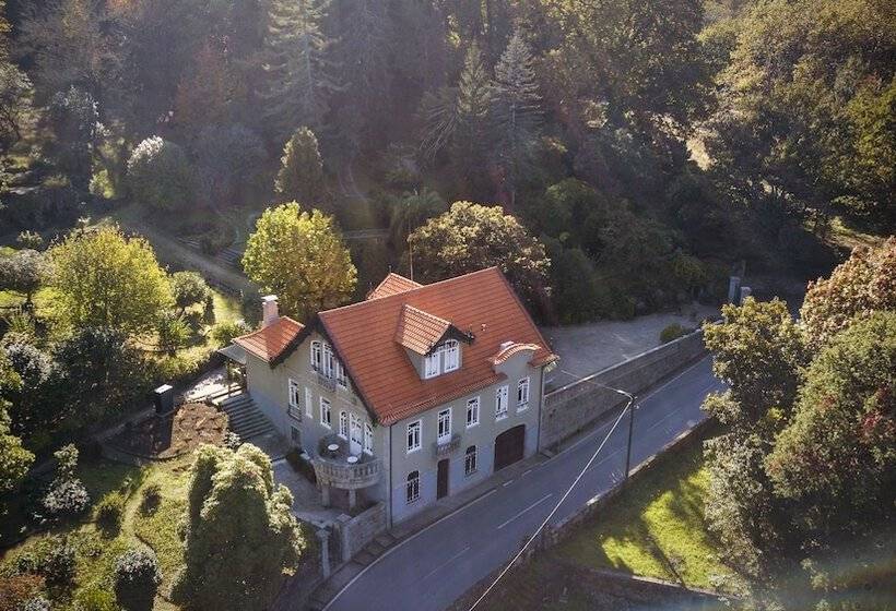 בית מלון כפרי The Grove Houses