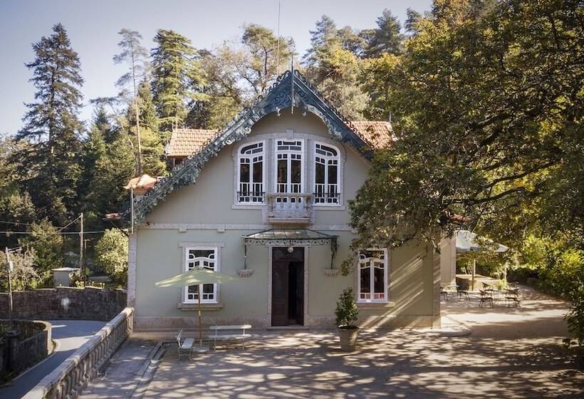 בית מלון כפרי The Grove Houses