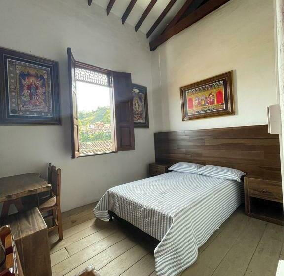 بنسيون Hostal Bomarzo