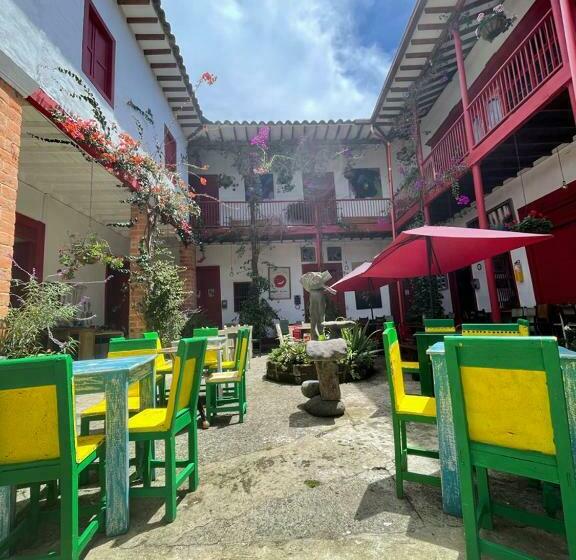 بنسيون Hostal Bomarzo