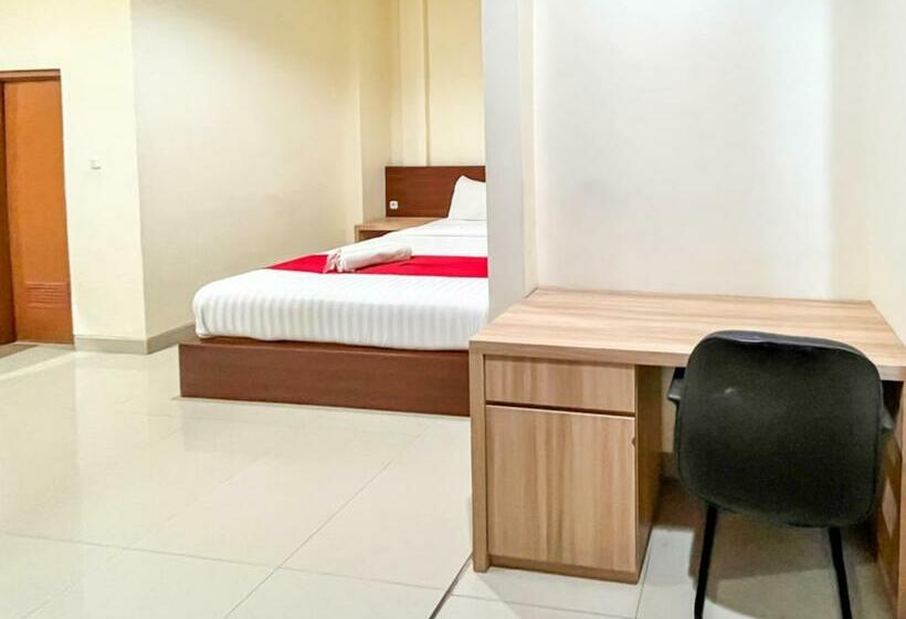 Reddoorz Plus @ Grand Tabona Hotel Ternate
