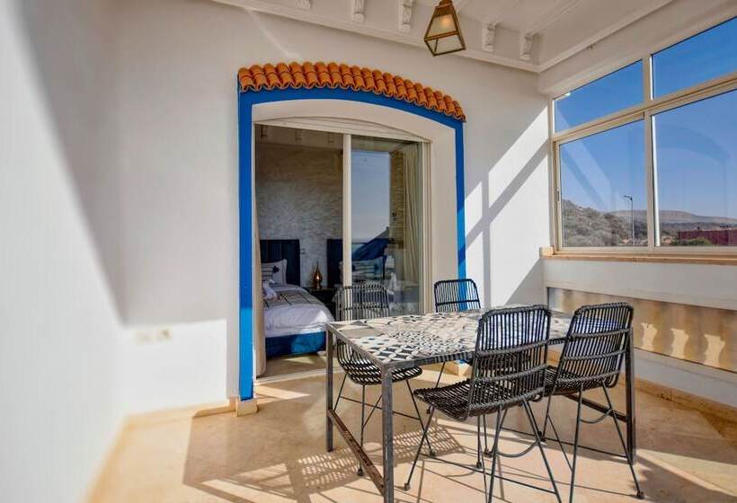 تختخواب و صبحانه Blue Wave Lodge