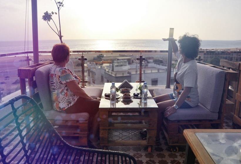 تختخواب و صبحانه Blue Wave Lodge