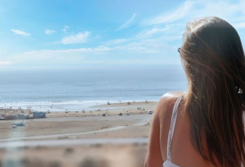 تختخواب و صبحانه Blue Wave Lodge